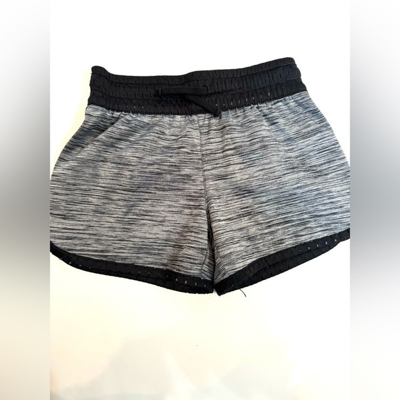 Lot of 3 Girls Shorts Green, Black, Jeans, Size 5 Various Brands - Picture 5 of 10